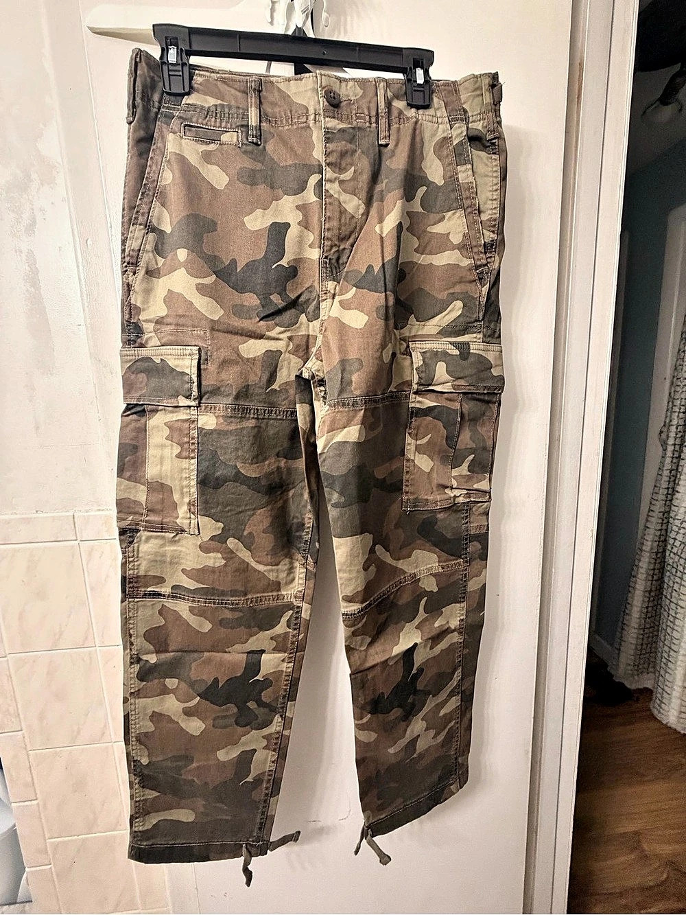American Eagle Lived-In Cargo Camo Cargo Pants in Green & Brown Waist 30 Inseam